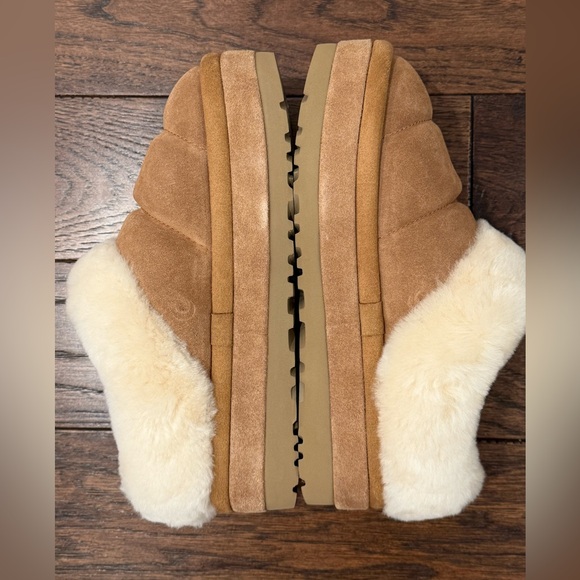 UGG Women's Tan and Cream Slippers - Picture 10 of 10